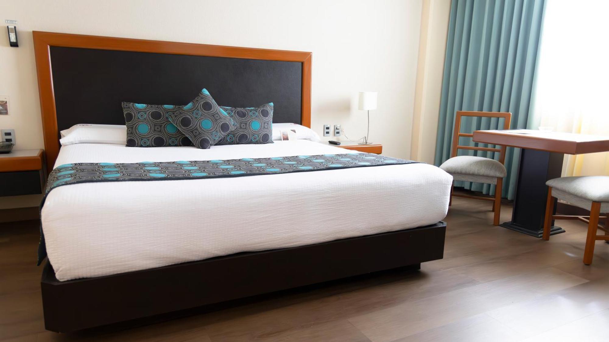 Abastos Plaza 4* Mexico City
